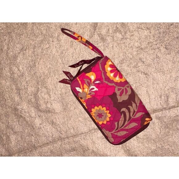 LARGE SPACIOUS VERA BRADLEY Retired Floral Pattern Women's Wallet with Wrist Str - Picture 1 of 7